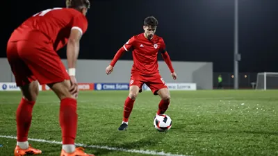 Alexander Isak scored the winner as Liverpool came from behind to defeat Brentford 2-1, a game that turned on two red...