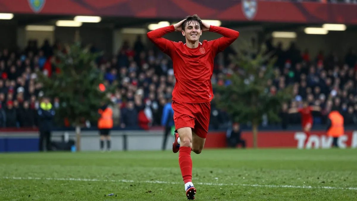 Bradley Barcola scored the first hat-trick of his career as Liverpool responded to their weekend defeat with a dominant...